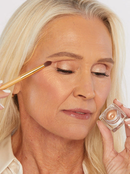 cream shadow brush